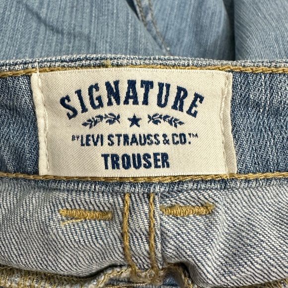 NWT Signature by levi Strauss & co || Woman’s blue trouser jeans size 6 - Picture 4 of 10